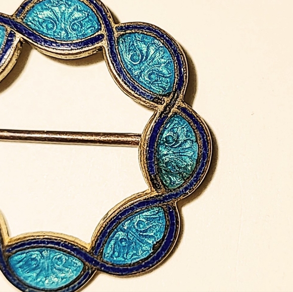 ANTIQUE GUILLOCHE ENAMEL BROOCH TURQUOISE & NAVY BLUE on BRASS - Picture 3 of 9